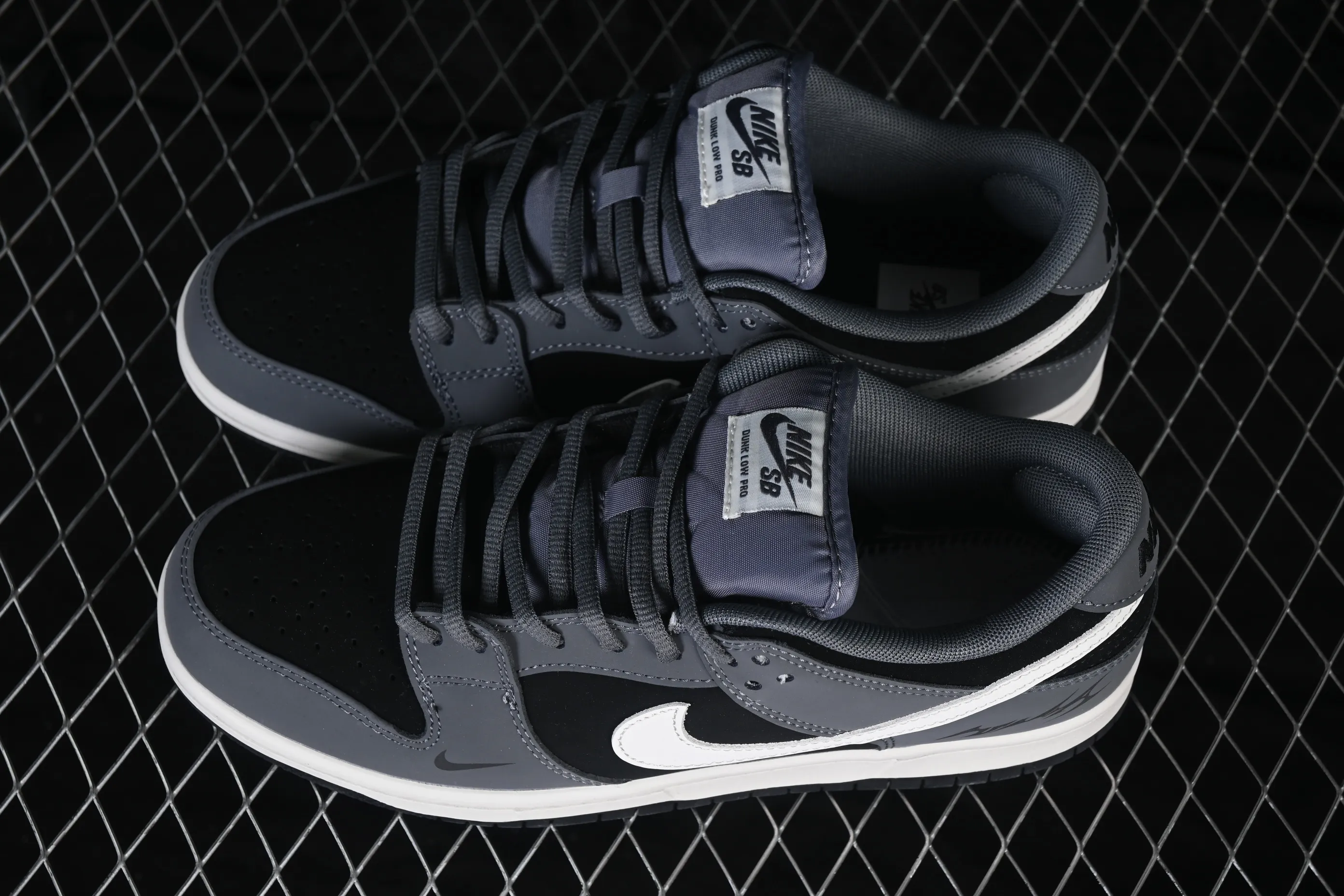 All categories Nk SB Dunk Series Nk SB Dunk Low High-end customized low-top sneakers Nike SB Dunk Low Gray White High-end customized low-top casual sneakers BW0620-136